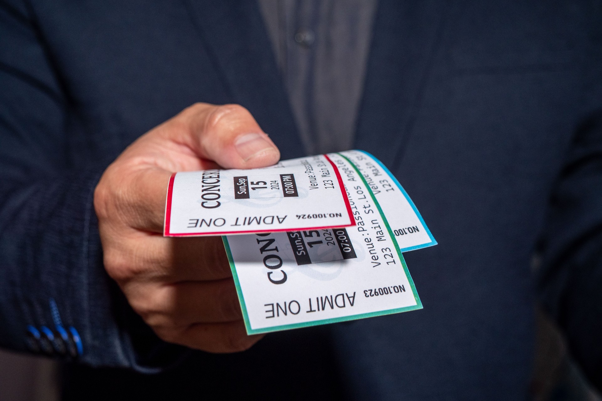A man is selling concert tickets in his hand，